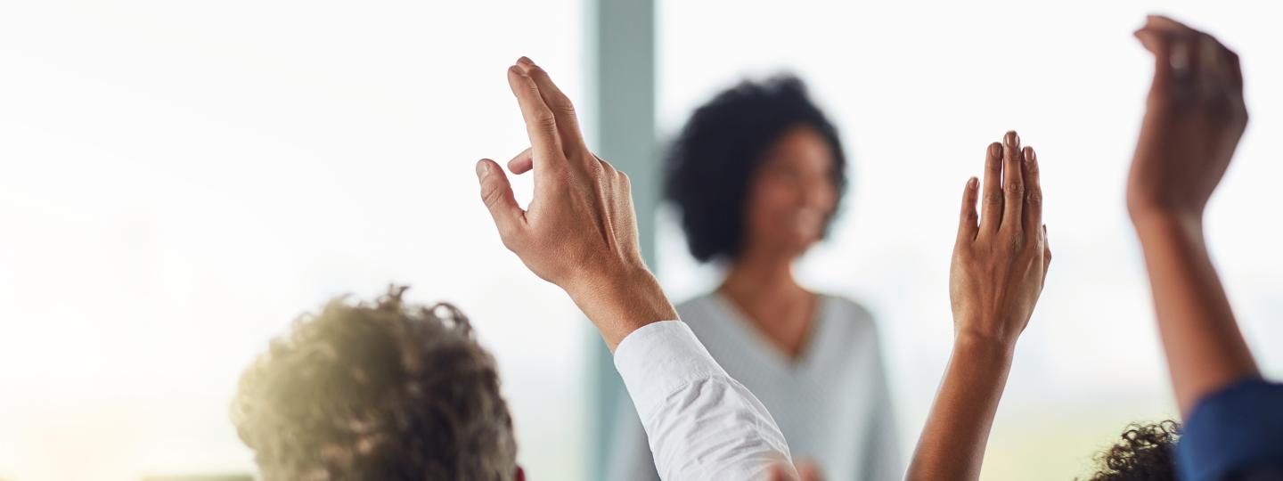 KLM Vliegend (Online) bijeenkomsten handen