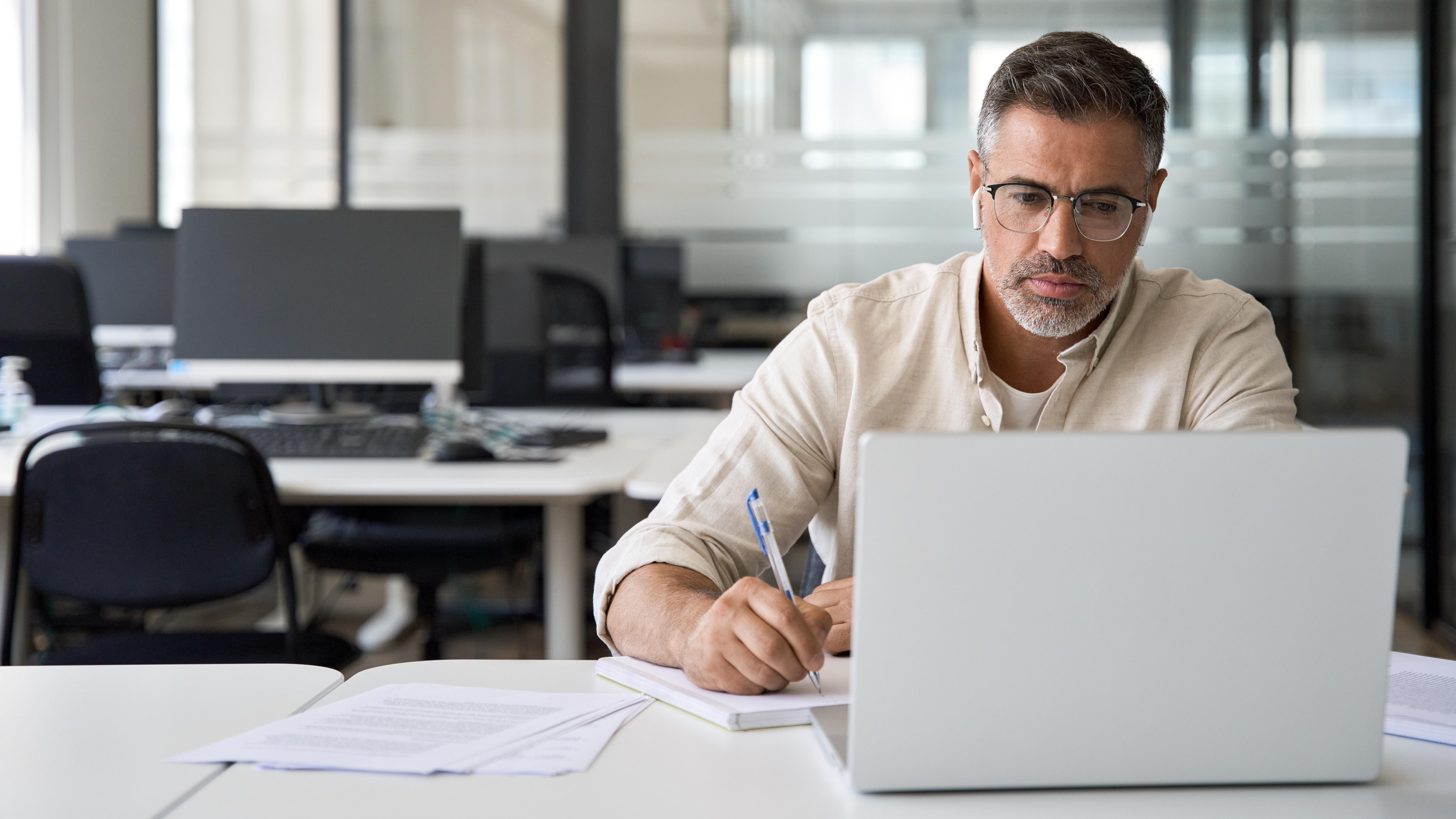 2025 01 16 KLM Vliegend Online Bijeenkomst Bijeenkomsten Man Laptop Webinar