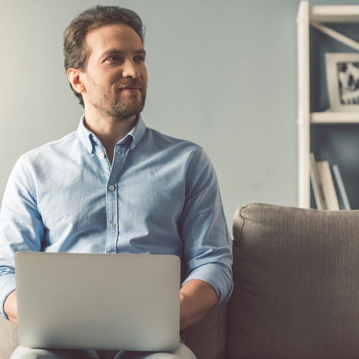 Man met laptop